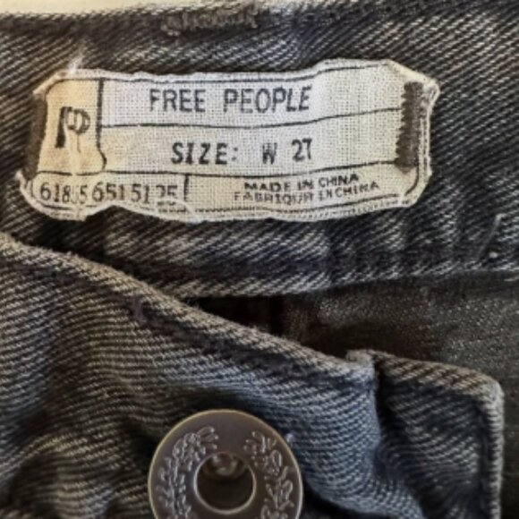 NWOT Free People Black Wash Button Distressed Raw Hem Shorts Size 27 Designer - Picture 2 of 4